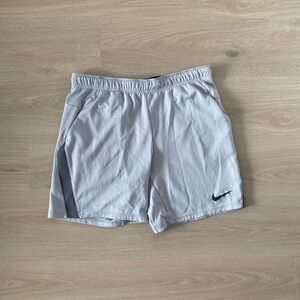 Nike Men's Light Gray Athletic Shorts Size L